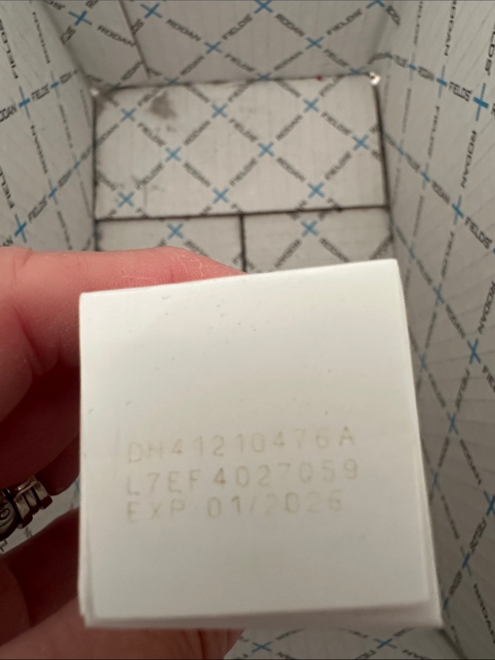 Lot of 3 Rodan + Fields Unblemish Invisible Matte Defense SPF 30 - Shade 4 - Picture 2 of 2